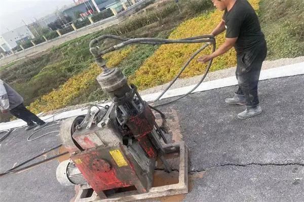 感城镇马路面下沉注浆加固